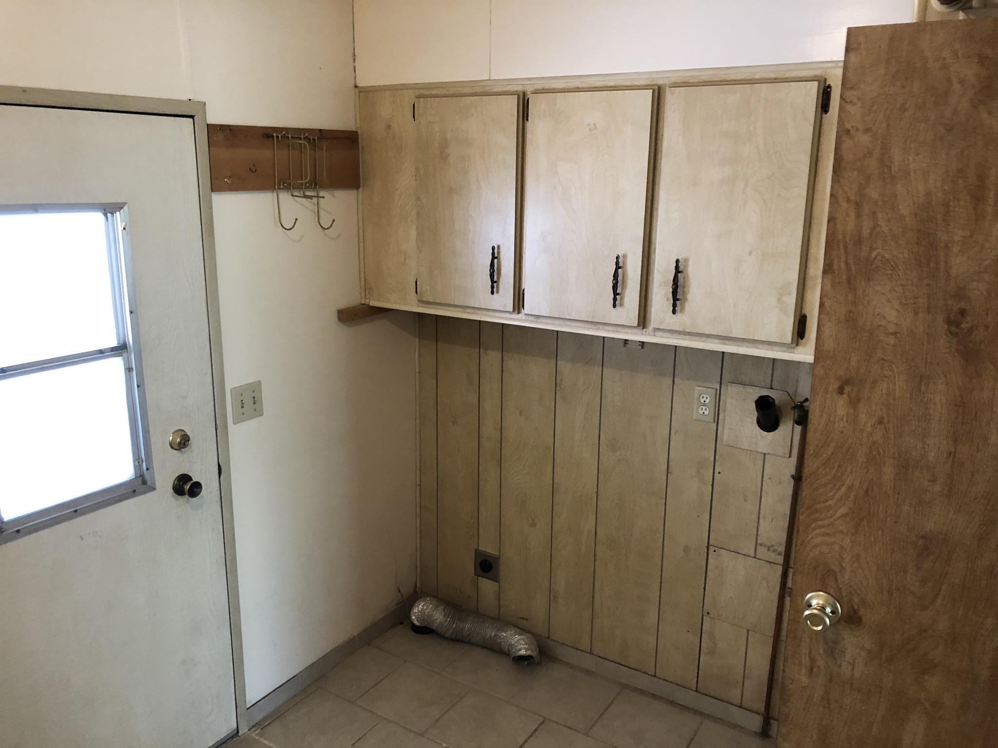 4467 Eagle Nest Road Redding, CA 96003 - Photo 8 of 24 Laundry