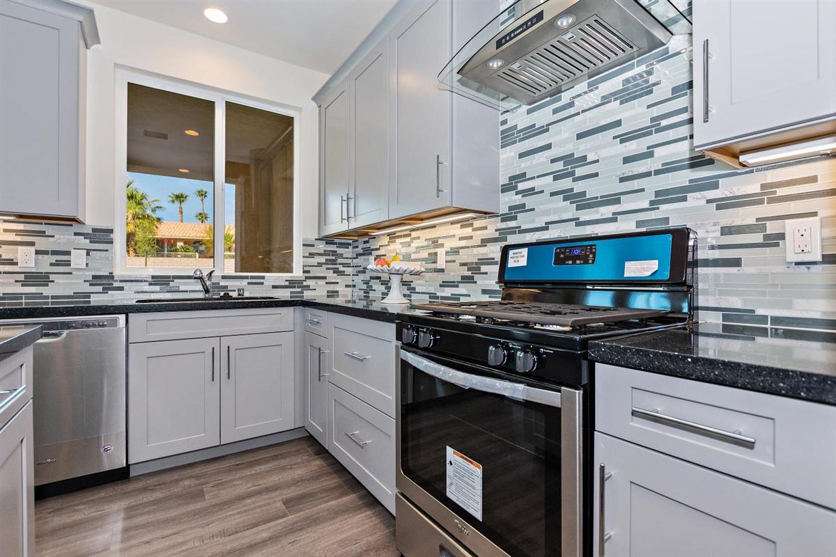 9711 Capiland Road Desert Hot Springs, CA 92240 - Photo 3 of 33 10-Kitchen