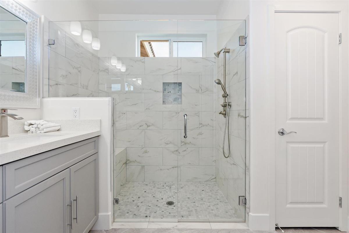 9711 Capiland Road Desert Hot Springs, CA 92240 - Photo 6 of 33 23-Master Bathroom