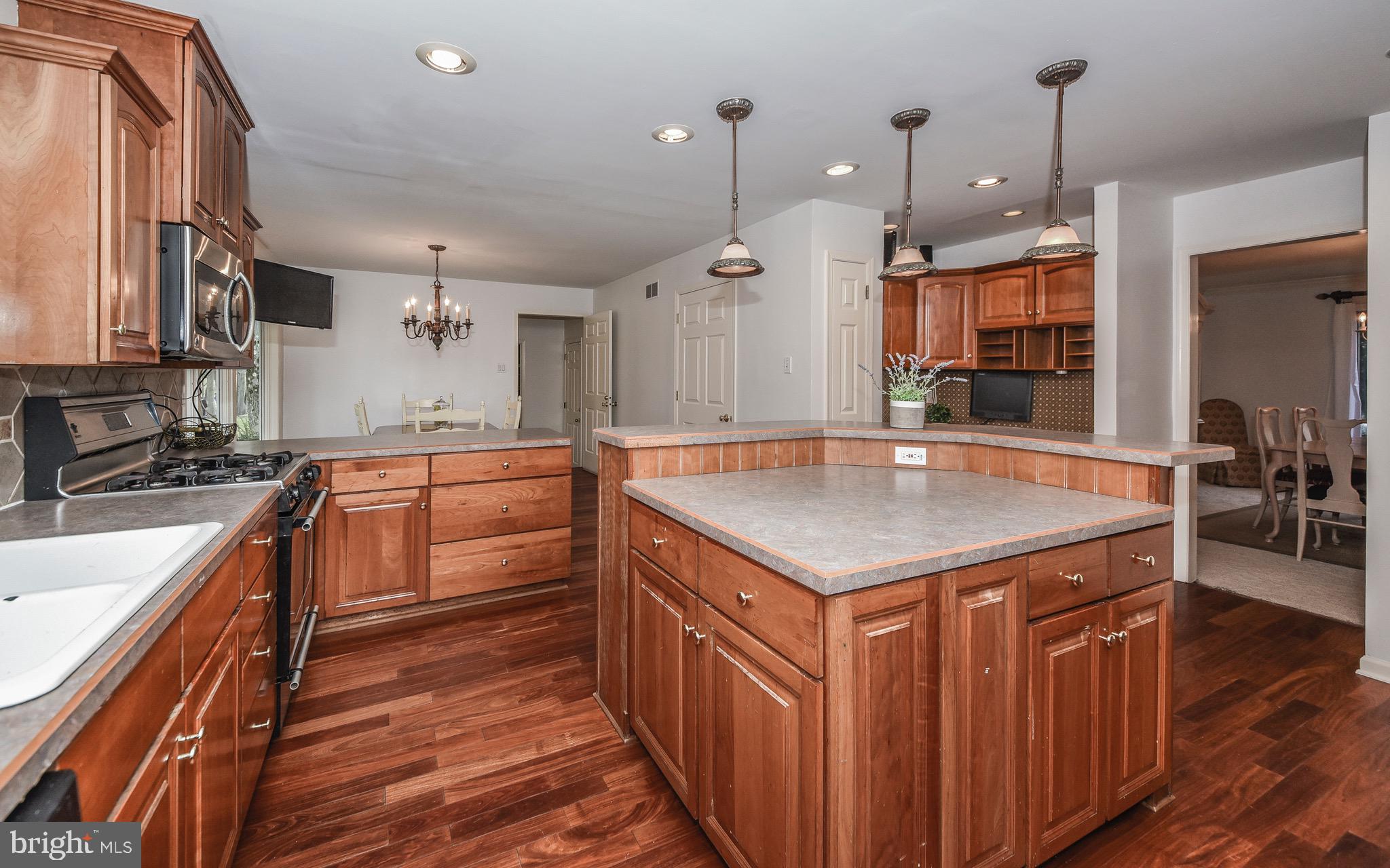 480 Kings Road Yardley, PA 19067 - Photo 19 of 59 Gourmet kitchen