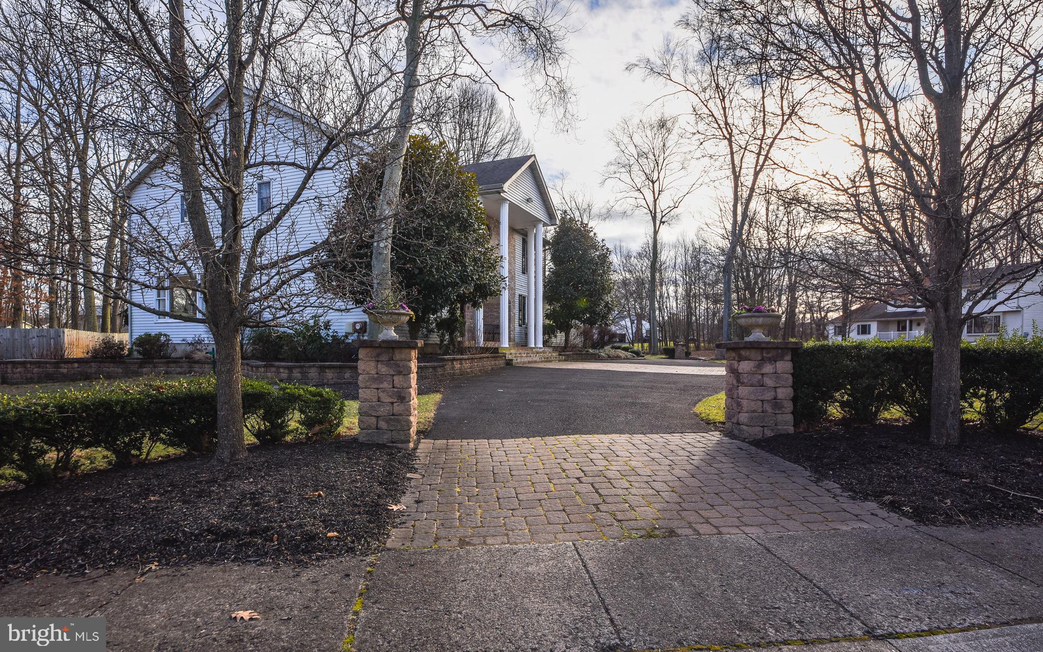 480 Kings Road Yardley, PA 19067 - Photo 5 of 59 The hardscape turn about