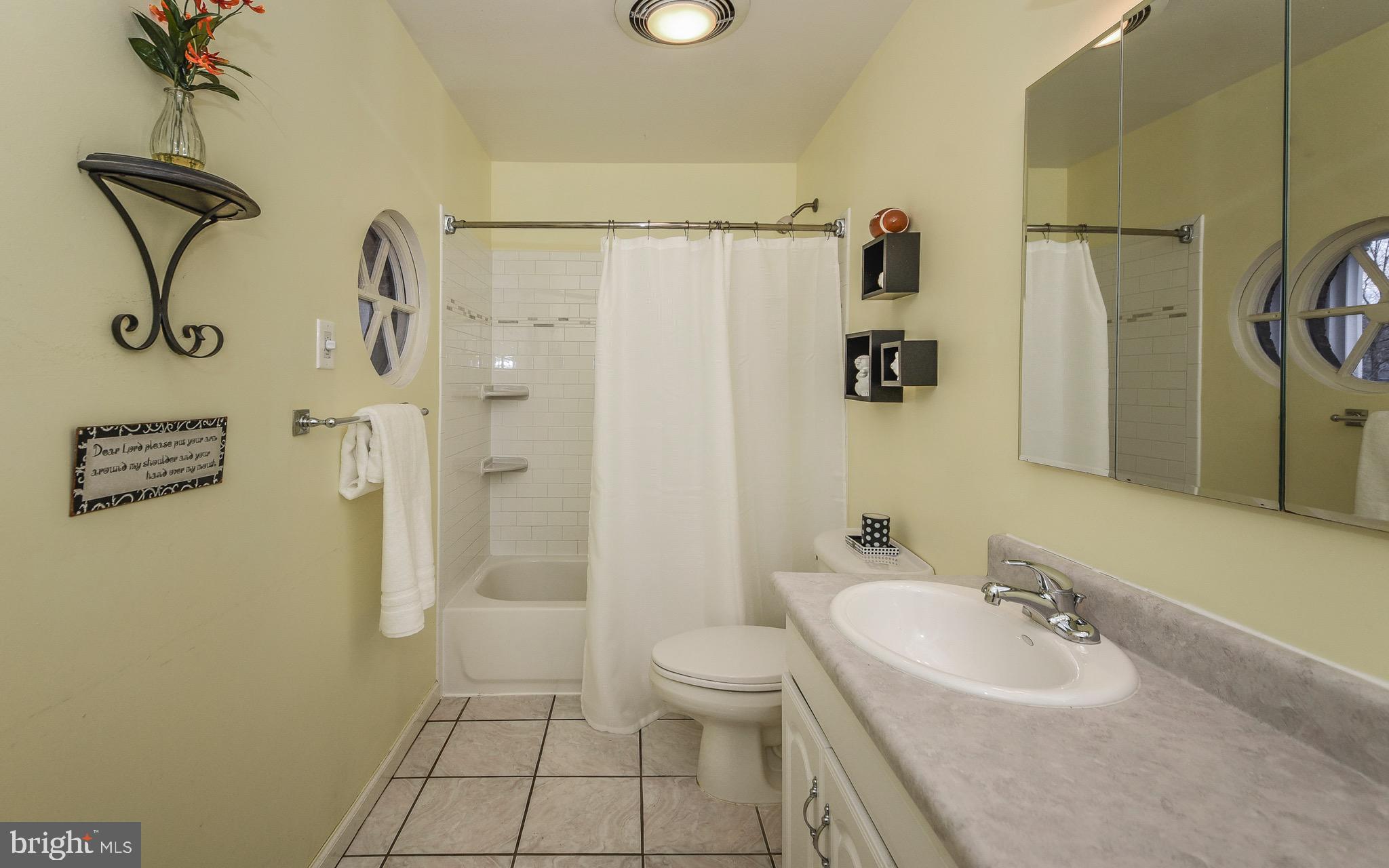 480 Kings Road Yardley, PA 19067 - Photo 42 of 59 Hall bathroom