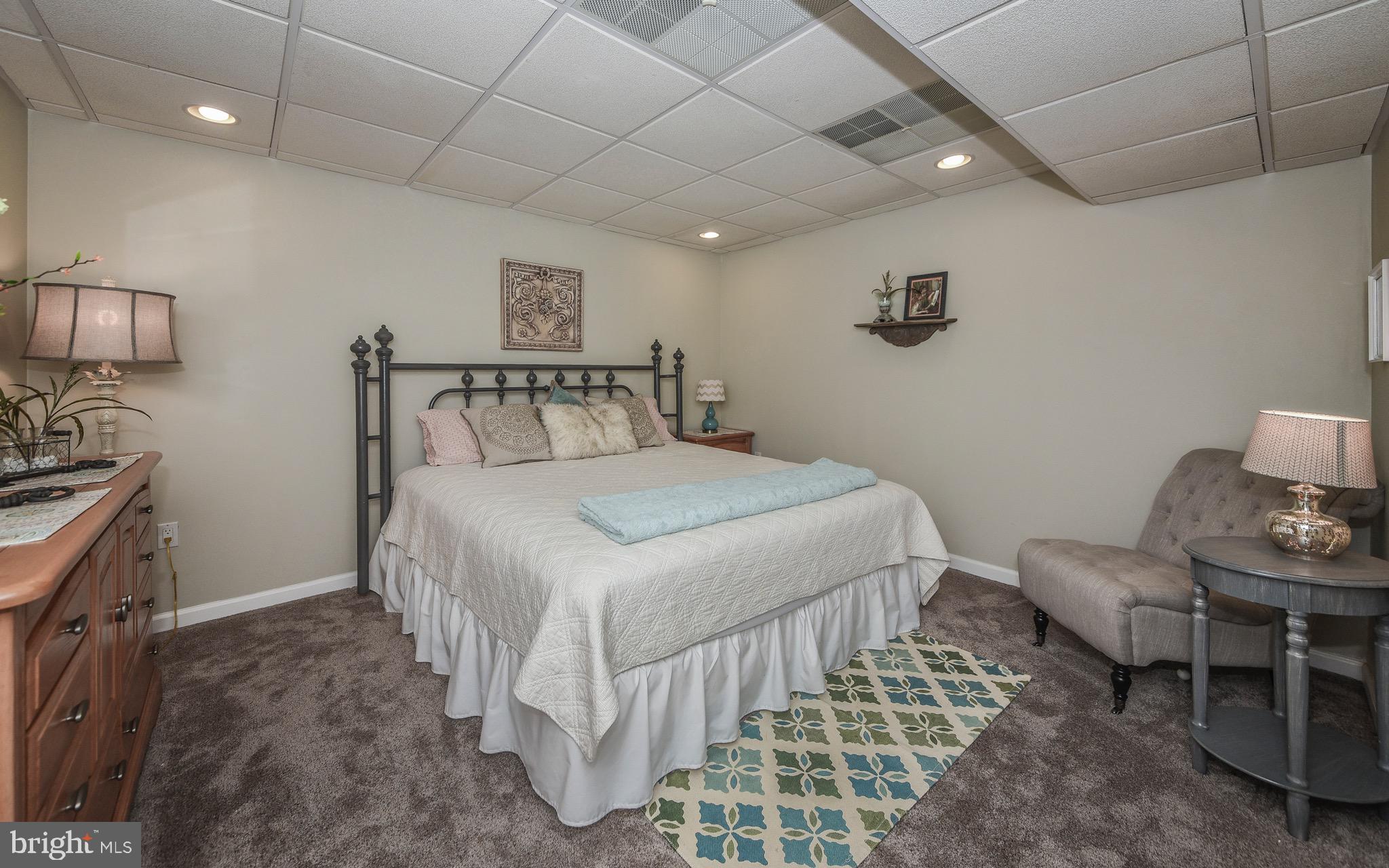 480 Kings Road Yardley, PA 19067 - Photo 52 of 59 5th bedroom with walk in closet