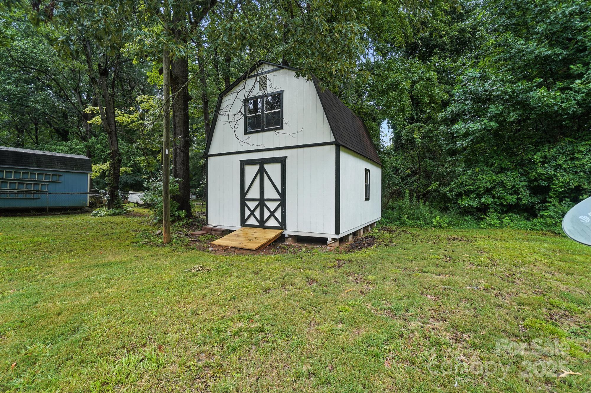 3921 Lake Road Charlotte, NC 28269 - Photo 36 of 38 Gallery Image 36