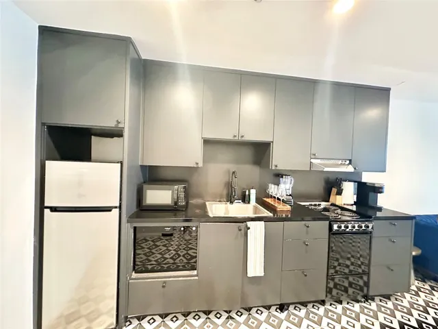 $1,450 | 201 Academy Drive, Unit 203, Austin, TX 78704