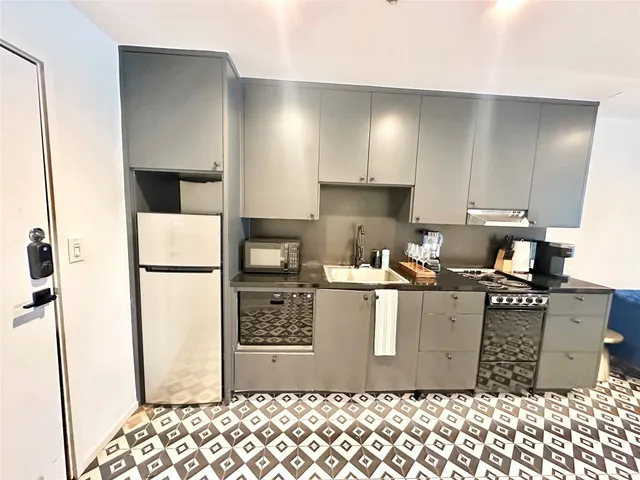 $1,450 | 201 Academy Drive, Unit 203, Austin, TX 78704