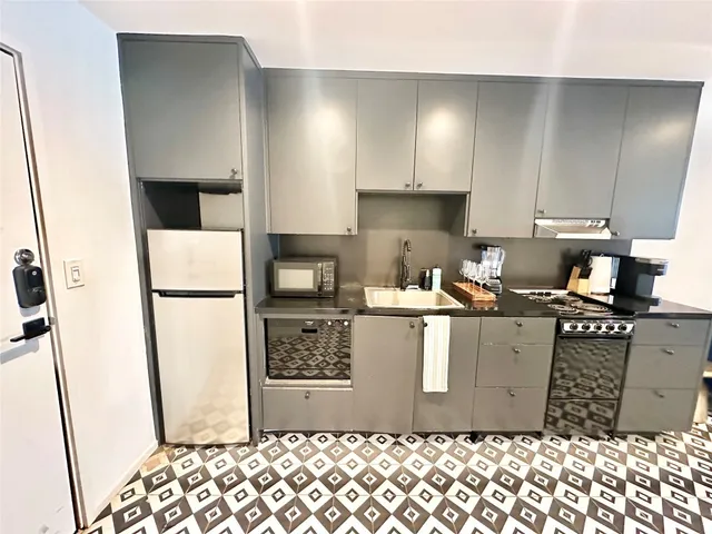 $1,450 | 201 Academy Drive, Unit 203, Austin, TX 78704