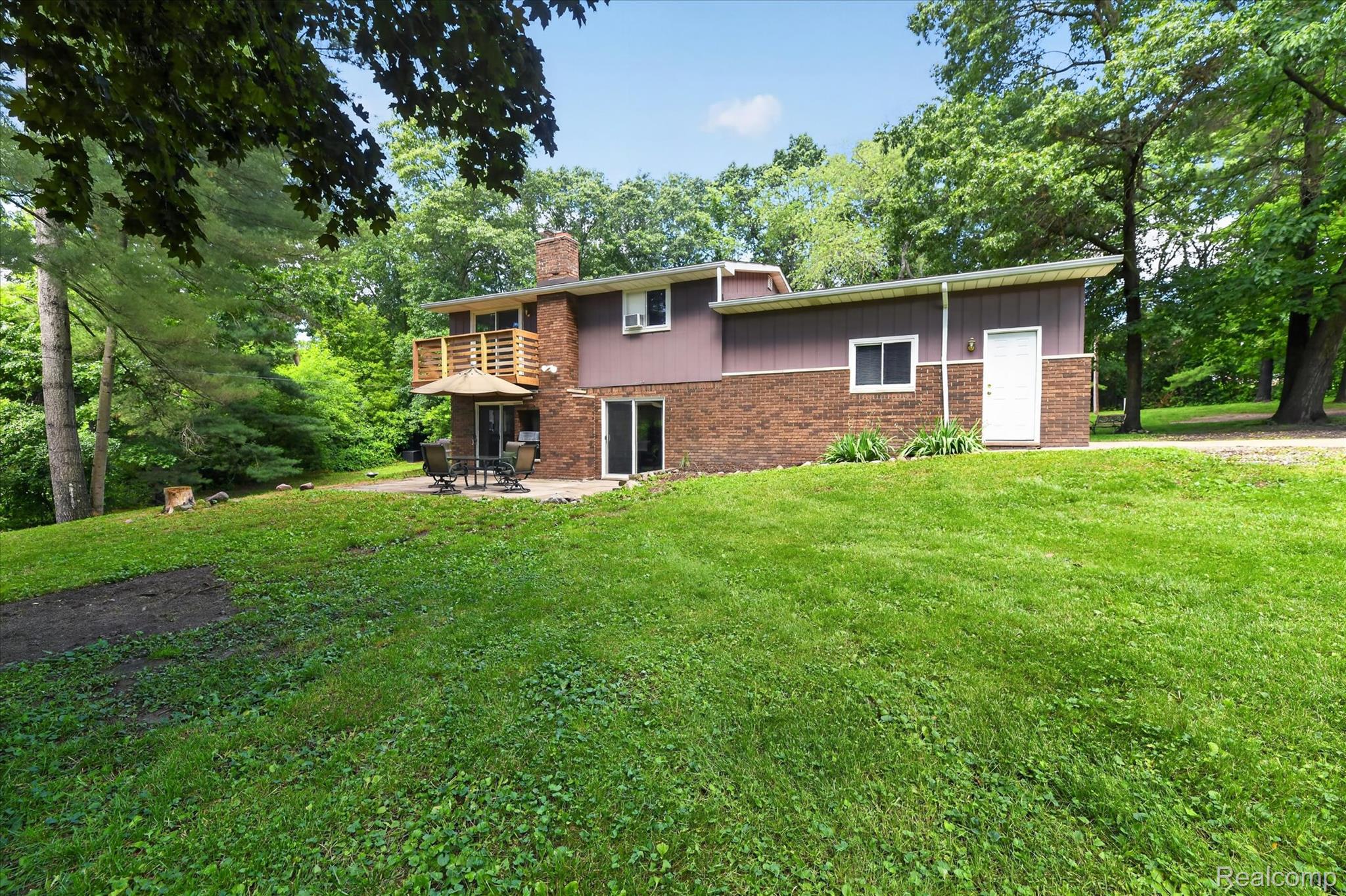 423 Sunset Street White Lake, MI 48383 - Photo 44 of 65 44-423-Sunset-St-Windowstill.jpg