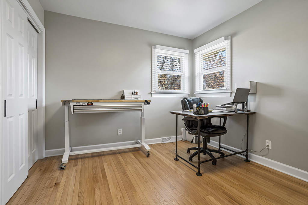 17528 Woodbrook Lane Lockport, IL 60441 - Photo 10 of 17 a workspace with wooden floor