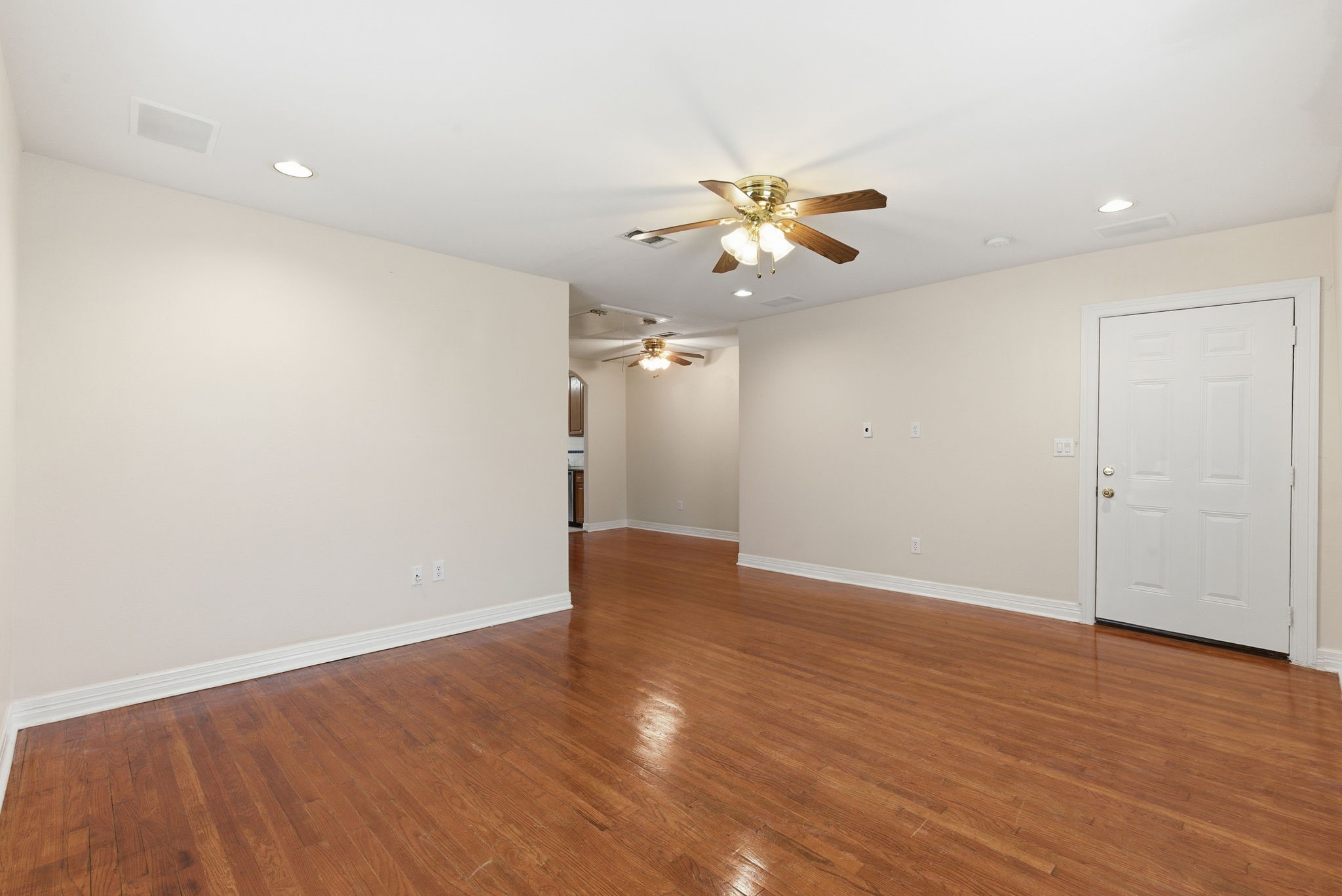 2513 Shakespeare Street, Unit 3 Houston, TX 77030 - Photo 16 of 29 Another view of the living area