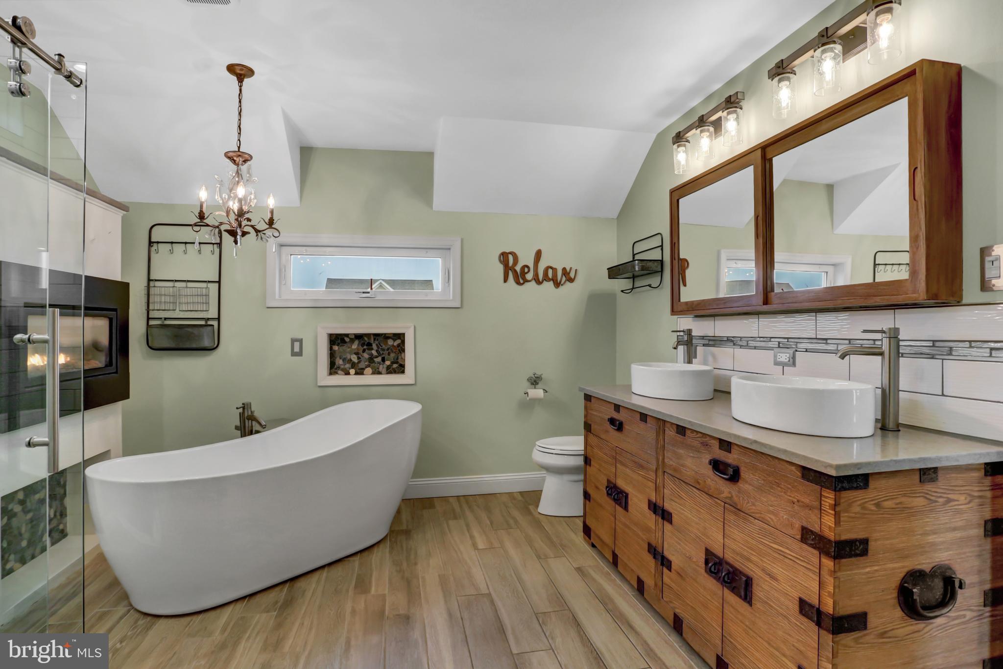 550 Royal Road Palmyra, PA 17078 - Photo 28 of 48 Master bathroom