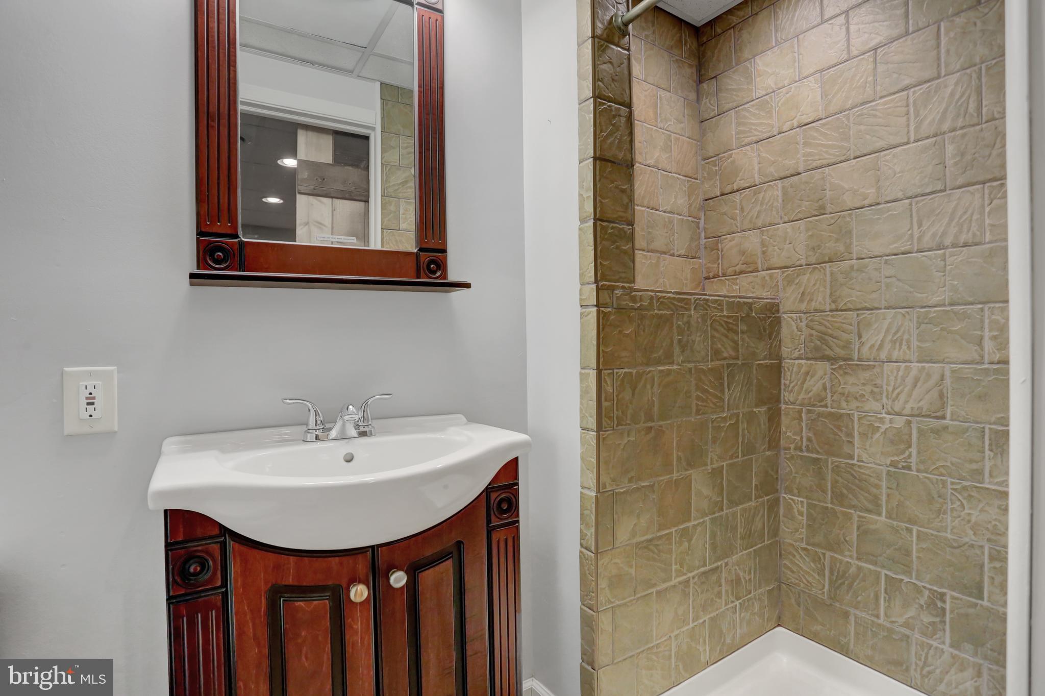 550 Royal Road Palmyra, PA 17078 - Photo 38 of 48 Basement bathroom