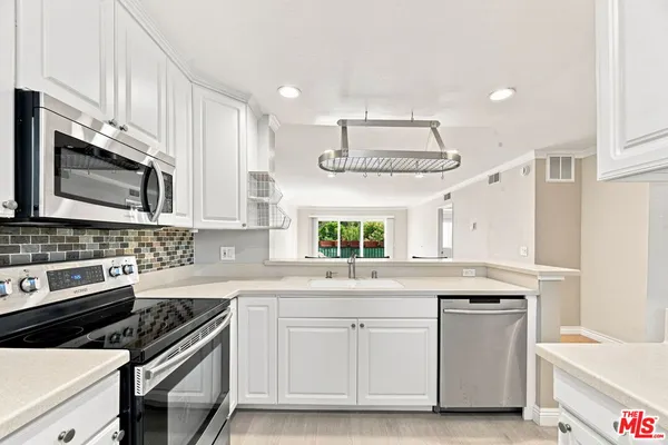 $459,000 | 2940 North Verdugo Road, Unit 213, Glendale, CA 91208