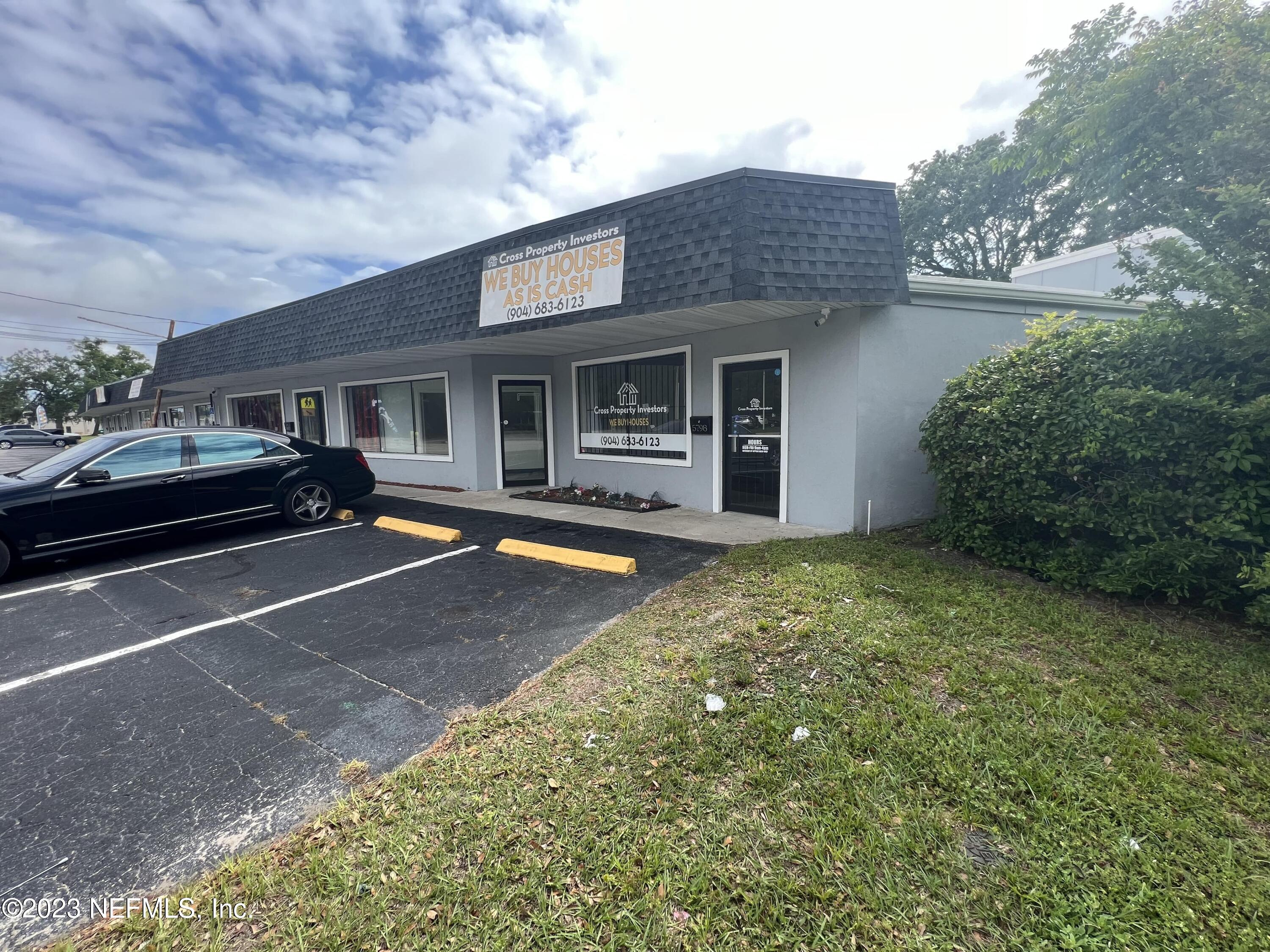 5798 St Augustine Road Jacksonville, FL 32207 - Photo 8 of 8 2023-04-11 16.20.47-min