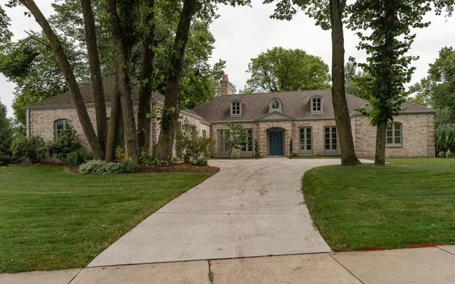 $1,150,000 | 910 Folwell Drive Southwest, Rochester, MN 55902