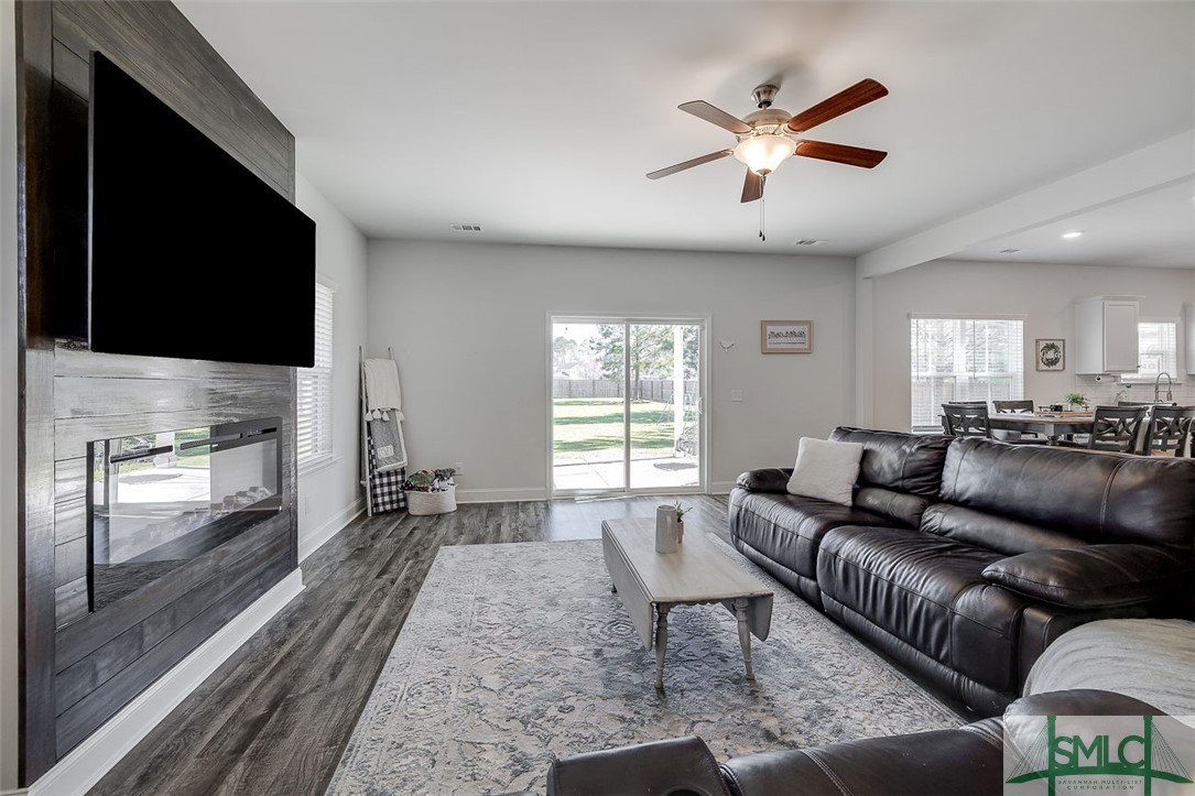 55 Saddlebrush Road Ellabell, GA 31308 - Photo 20 of 50 Great room with sliding glass door to covered back
