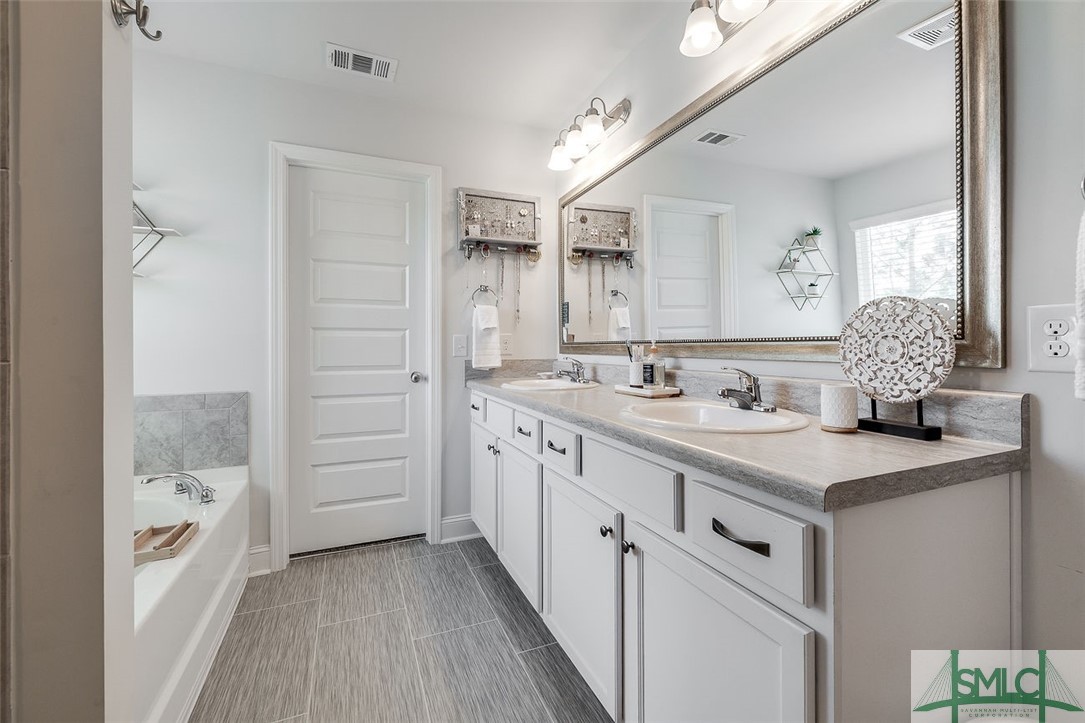 55 Saddlebrush Road Ellabell, GA 31308 - Photo 34 of 50 Primary bedroom's luxurious ensuite bath