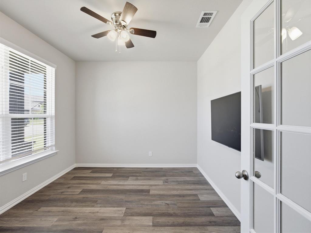 812 Taliaferro Trail Springtown, TX 76082 - Photo 6 of 33