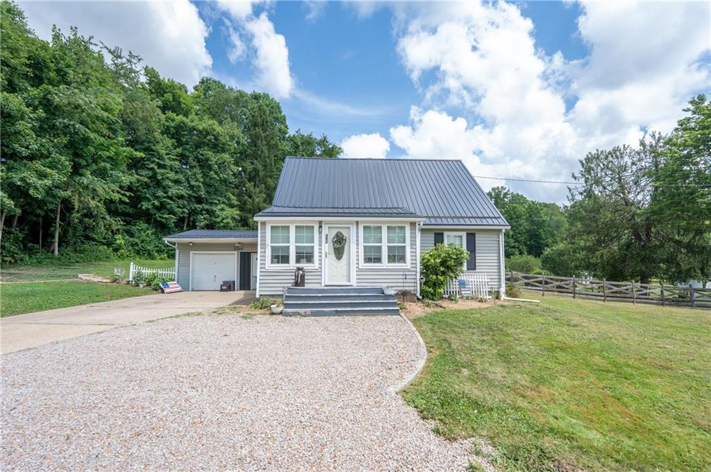 492 Mapletown Road Garards Fort, PA 15334 - Photo 2 of 26