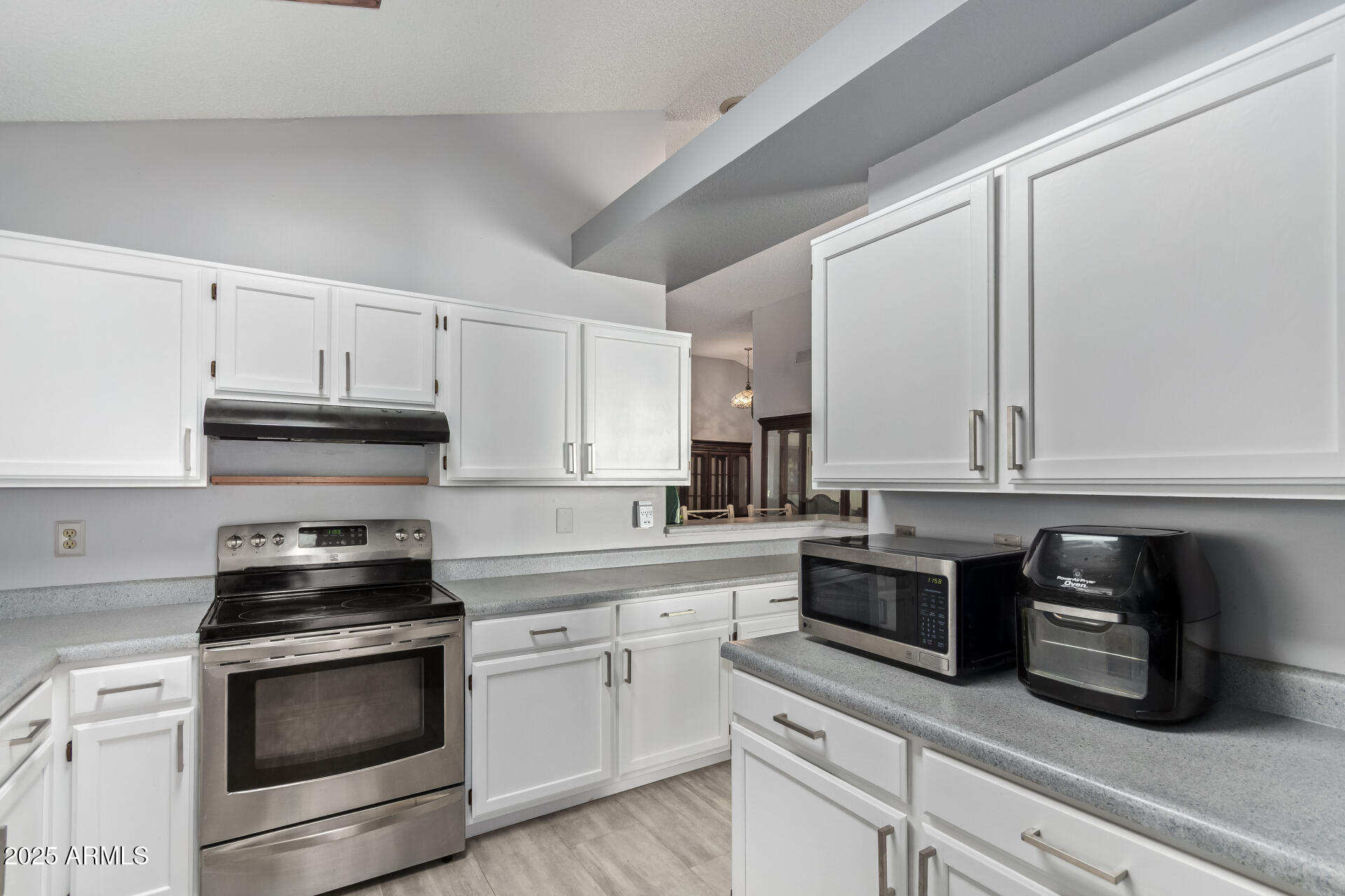 9033 West Hatcher Road Peoria, AZ 85345 - Photo 14 of 30 16 - Hatcher