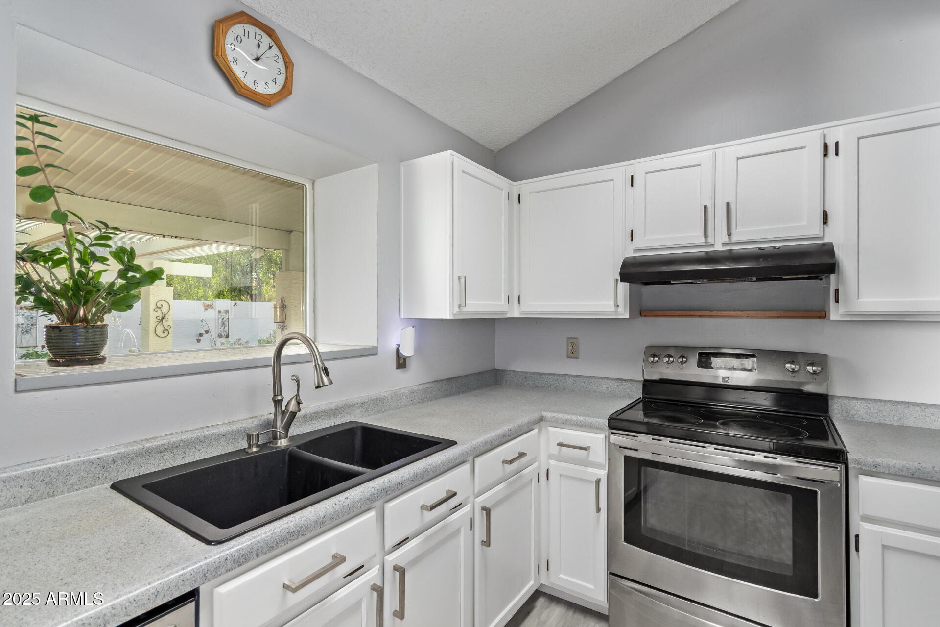 9033 West Hatcher Road Peoria, AZ 85345 - Photo 15 of 30 17 - Hatcher