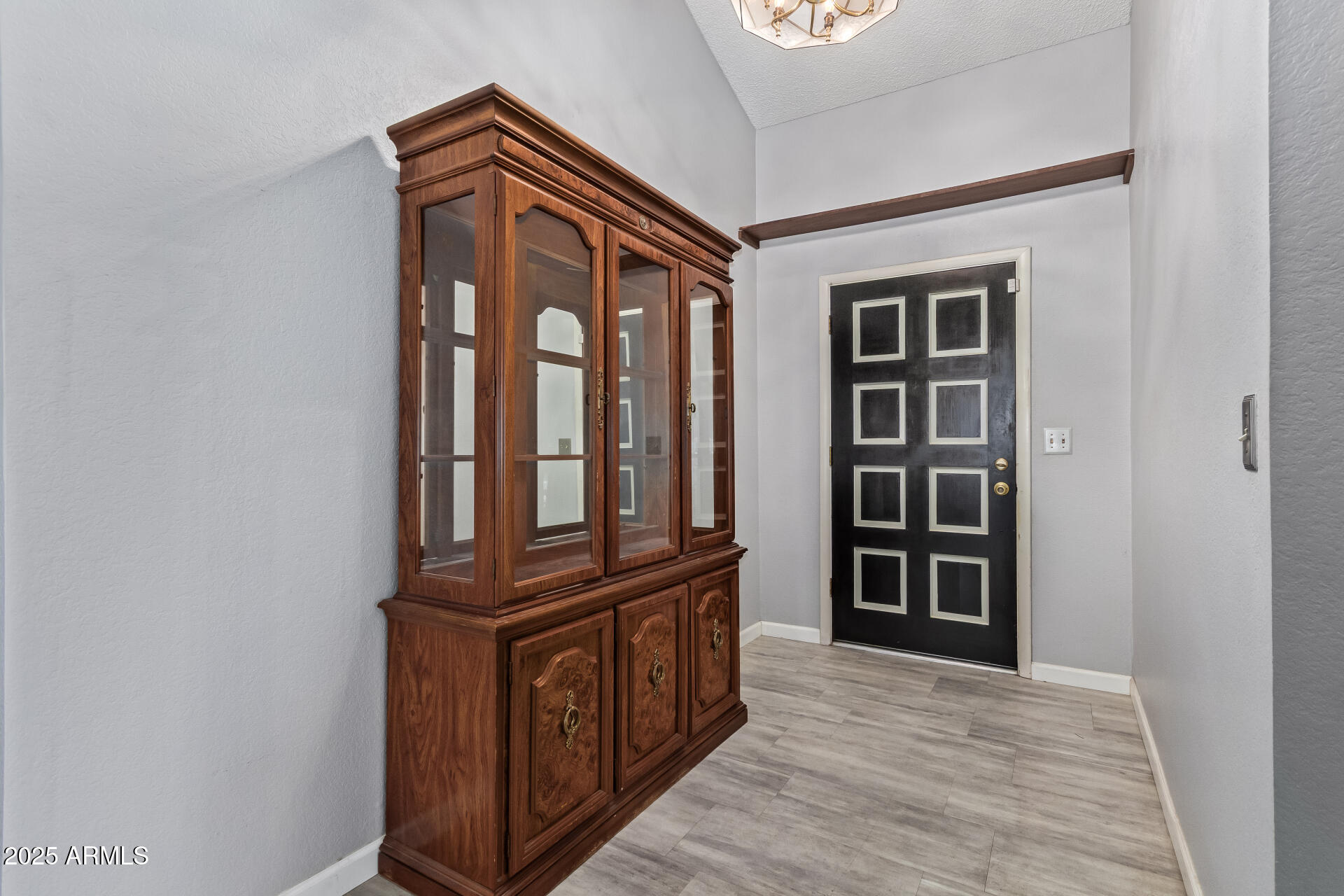 9033 West Hatcher Road Peoria, AZ 85345 - Photo 5 of 30 07 - Hatcher