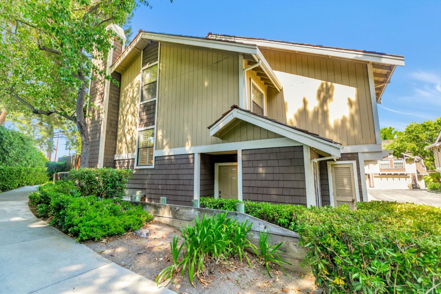 592 Valeri Ruth Court Santa Clara, CA 95050 - Photo 1 of 37 Gallery Image 1