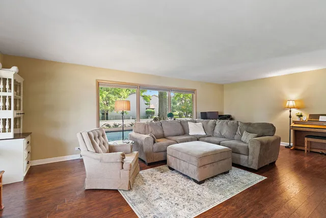 $414,900 | 587 North Clifton Avenue, Elgin, IL 60123