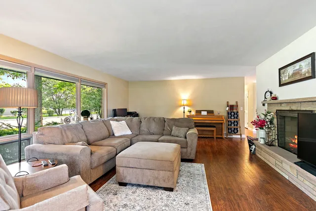 $414,900 | 587 North Clifton Avenue, Elgin, IL 60123