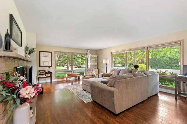 $414,900 | 587 North Clifton Avenue, Elgin, IL 60123