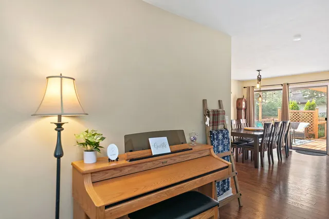 $414,900 | 587 North Clifton Avenue, Elgin, IL 60123