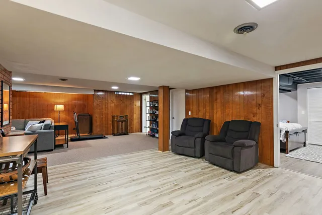 $414,900 | 587 North Clifton Avenue, Elgin, IL 60123