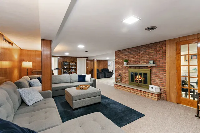 $414,900 | 587 North Clifton Avenue, Elgin, IL 60123