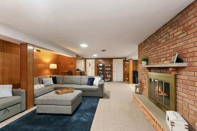 $414,900 | 587 North Clifton Avenue, Elgin, IL 60123