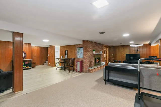 $414,900 | 587 North Clifton Avenue, Elgin, IL 60123