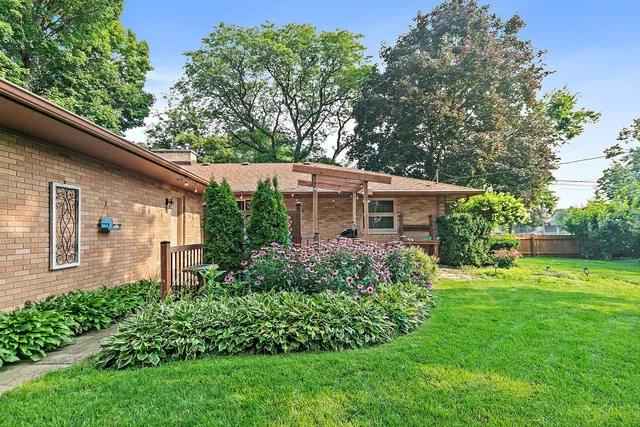 $414,900 | 587 North Clifton Avenue, Elgin, IL 60123