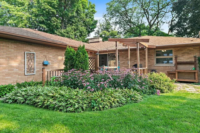 $414,900 | 587 North Clifton Avenue, Elgin, IL 60123