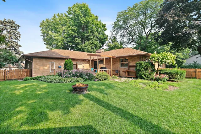 $414,900 | 587 North Clifton Avenue, Elgin, IL 60123