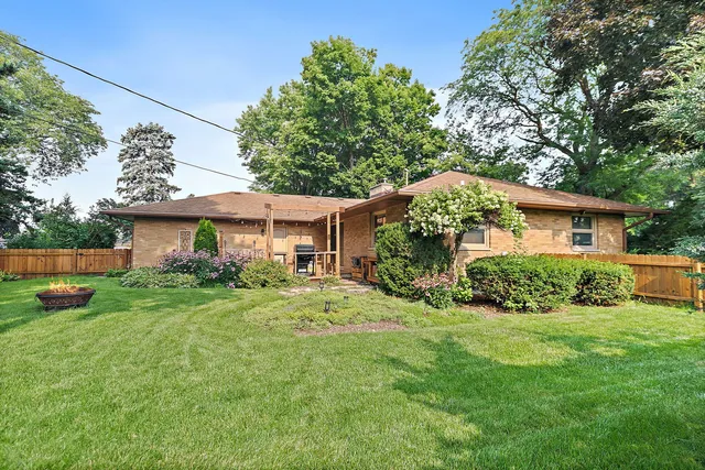 $414,900 | 587 North Clifton Avenue, Elgin, IL 60123