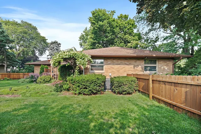 $414,900 | 587 North Clifton Avenue, Elgin, IL 60123