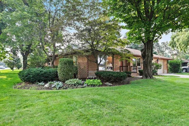 $414,900 | 587 North Clifton Avenue, Elgin, IL 60123