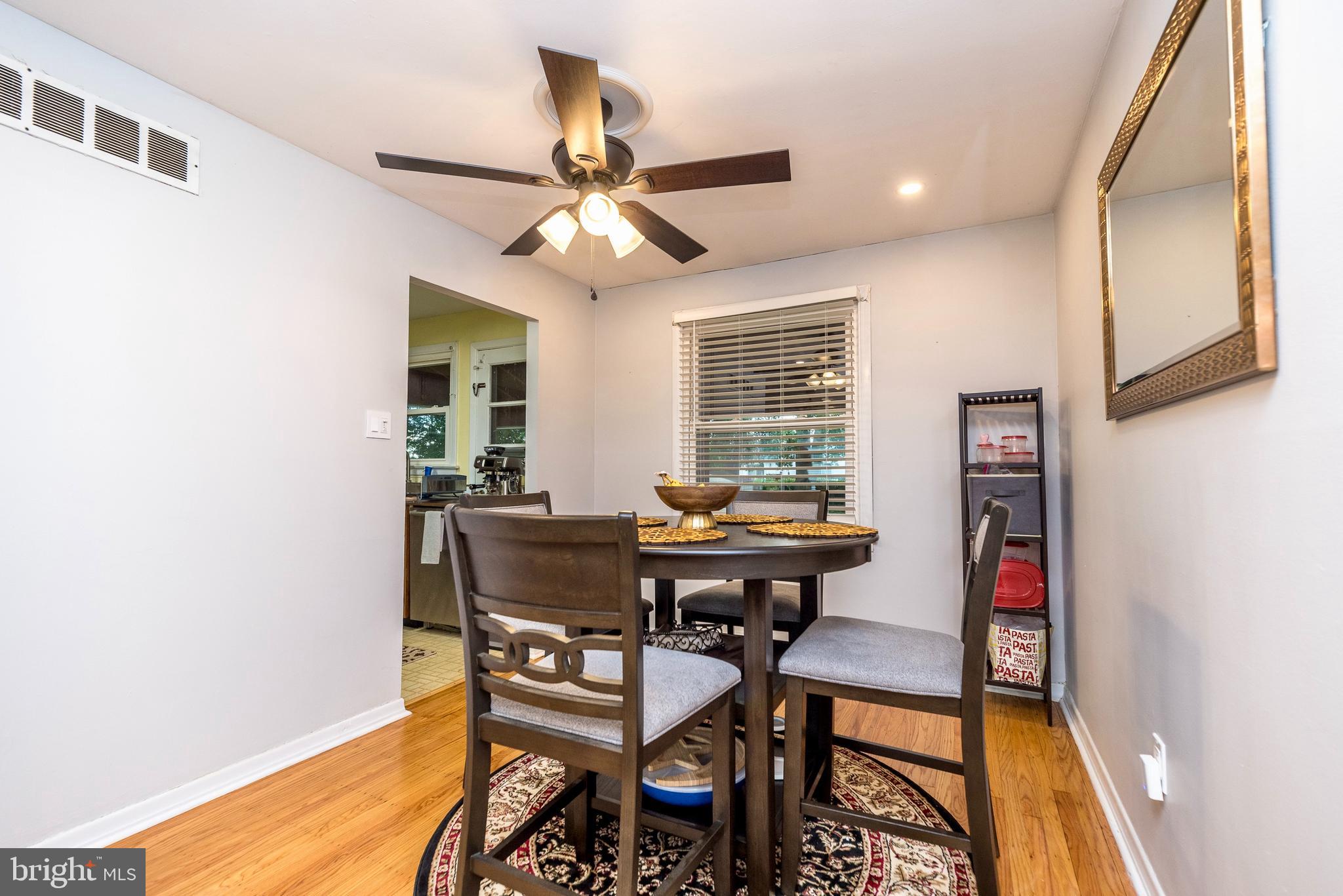 429 Robin Road Hatboro, PA 19040 - Photo 12 of 34 Dining room
