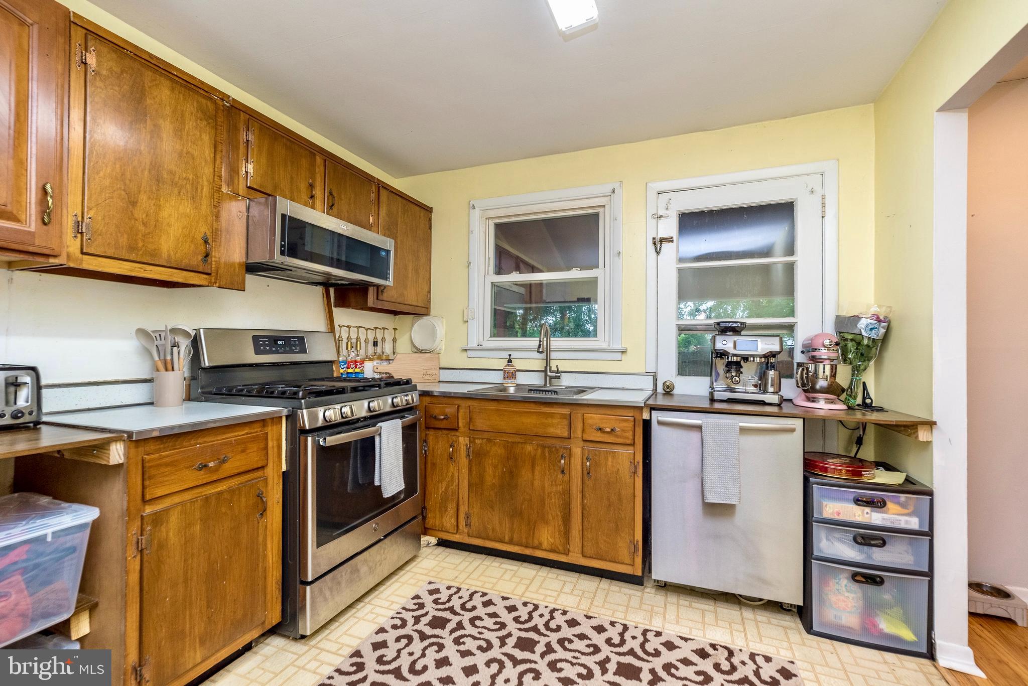 429 Robin Road Hatboro, PA 19040 - Photo 13 of 34 Kitchen
