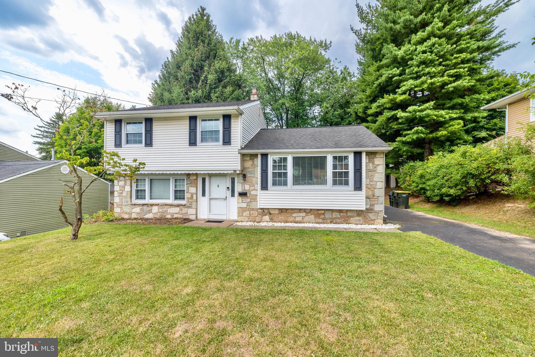 429 Robin Road Hatboro, PA 19040 - Photo 2 of 34 Front of house
