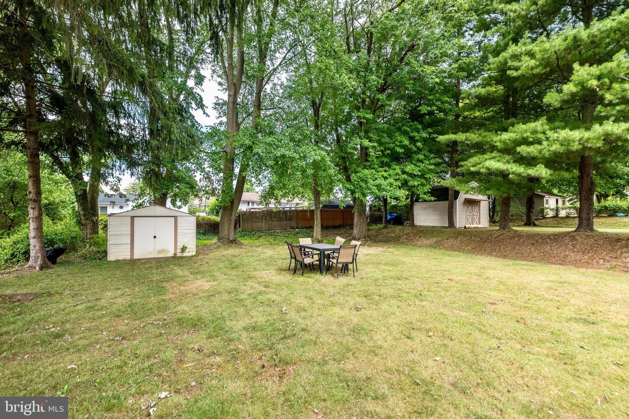 429 Robin Road Hatboro, PA 19040 - Photo 31 of 34 Rear yard