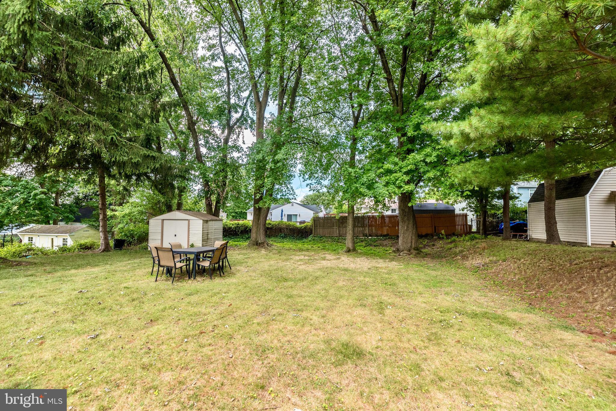 429 Robin Road Hatboro, PA 19040 - Photo 32 of 34 Rear yard