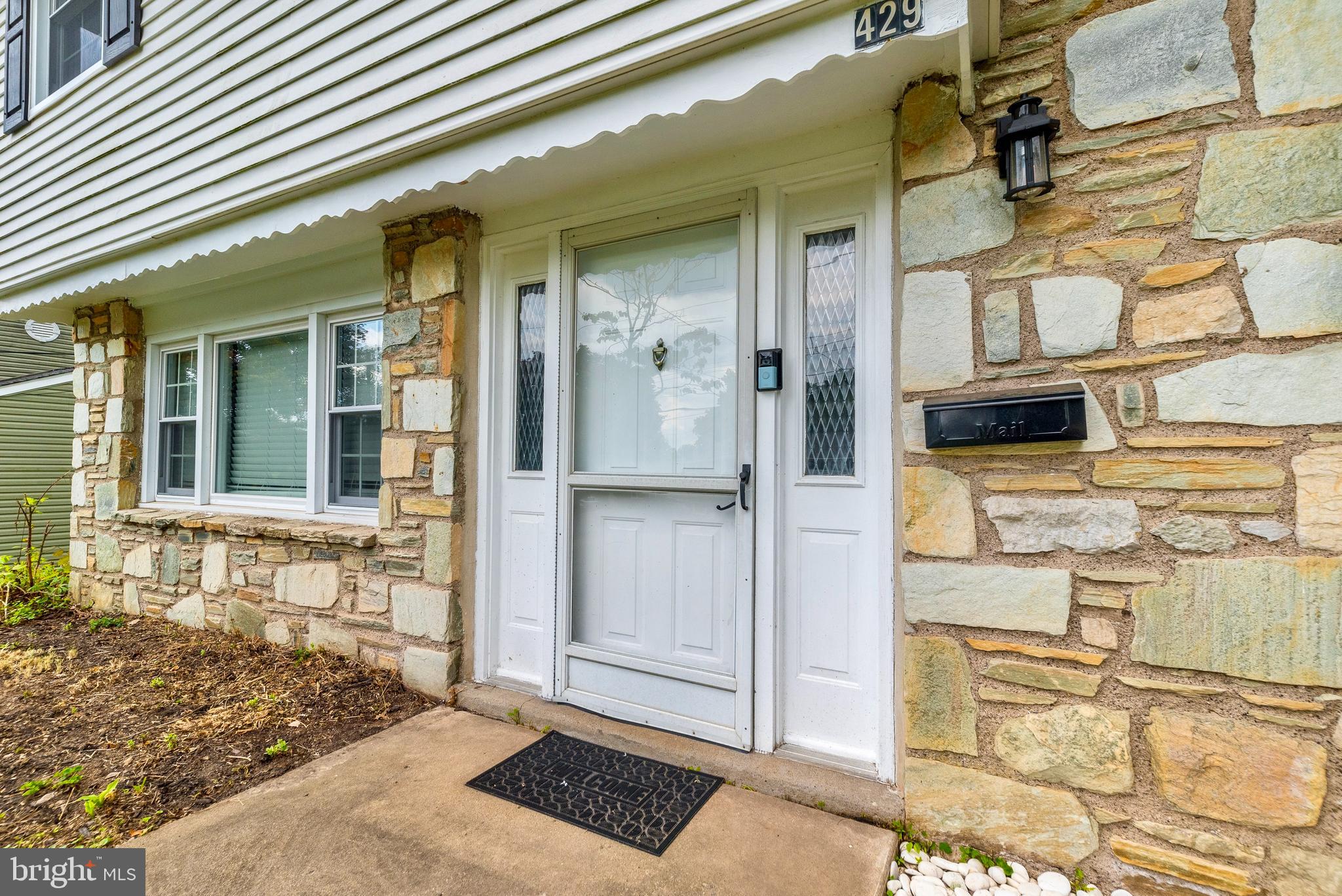 429 Robin Road Hatboro, PA 19040 - Photo 4 of 34 Front of house