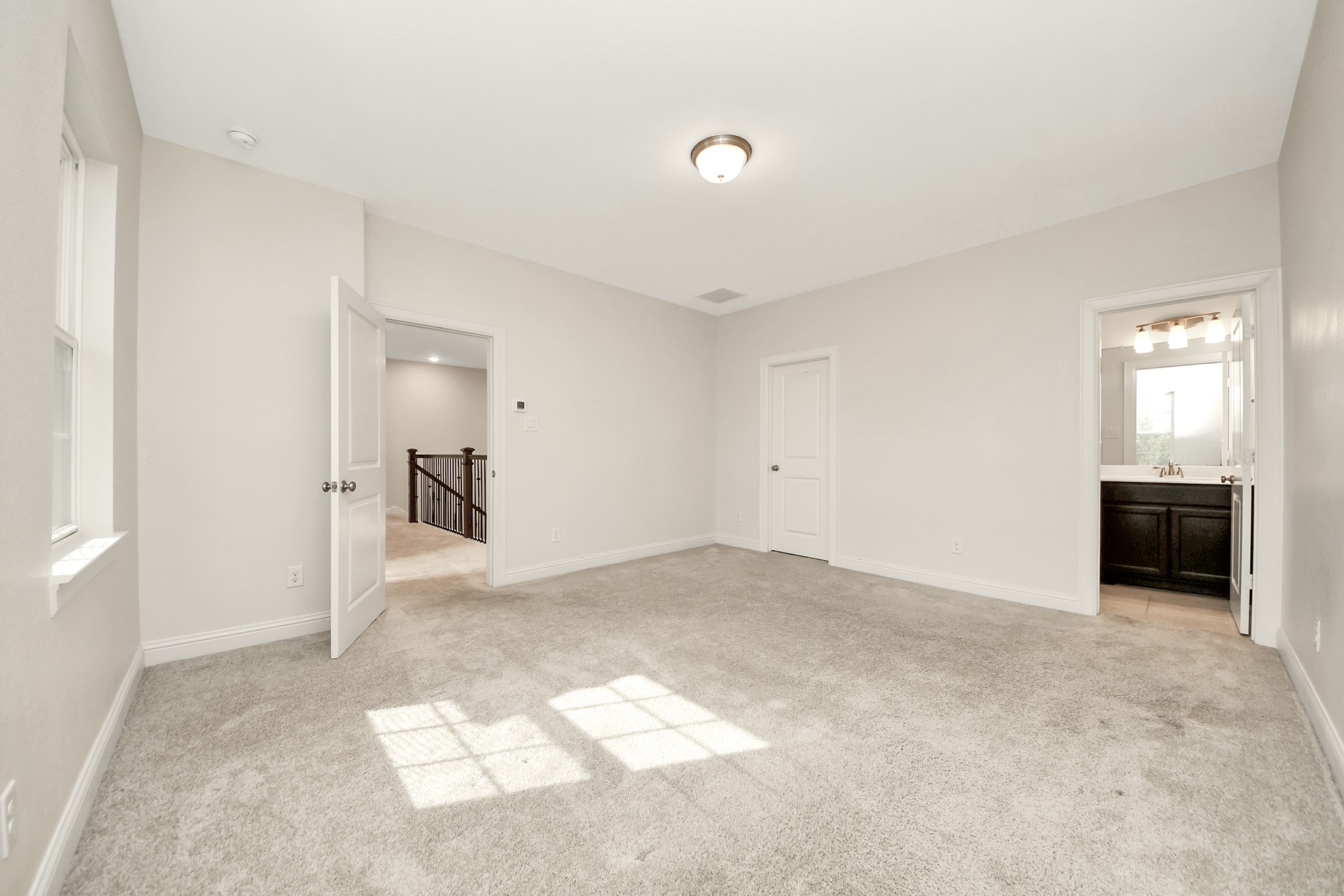 9814 Carver Drive Rosharon, TX 77583 - Photo 20 of 34 2 spacious bedrooms upstairs with ensuite bathrooms.