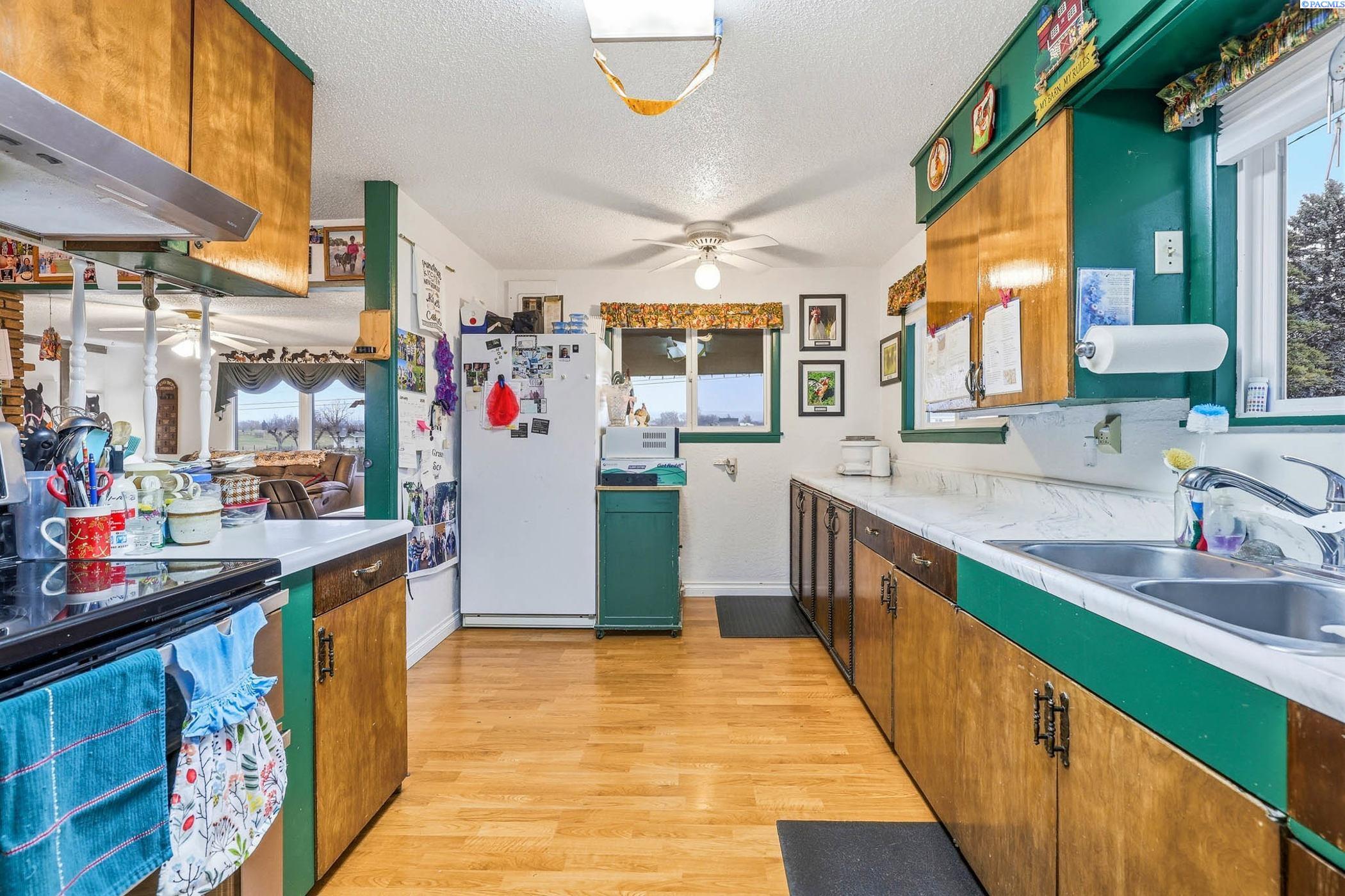 6850 Van Belle Road Sunnyside, WA 98944 - Photo 3 of 30 Gallery Image 3