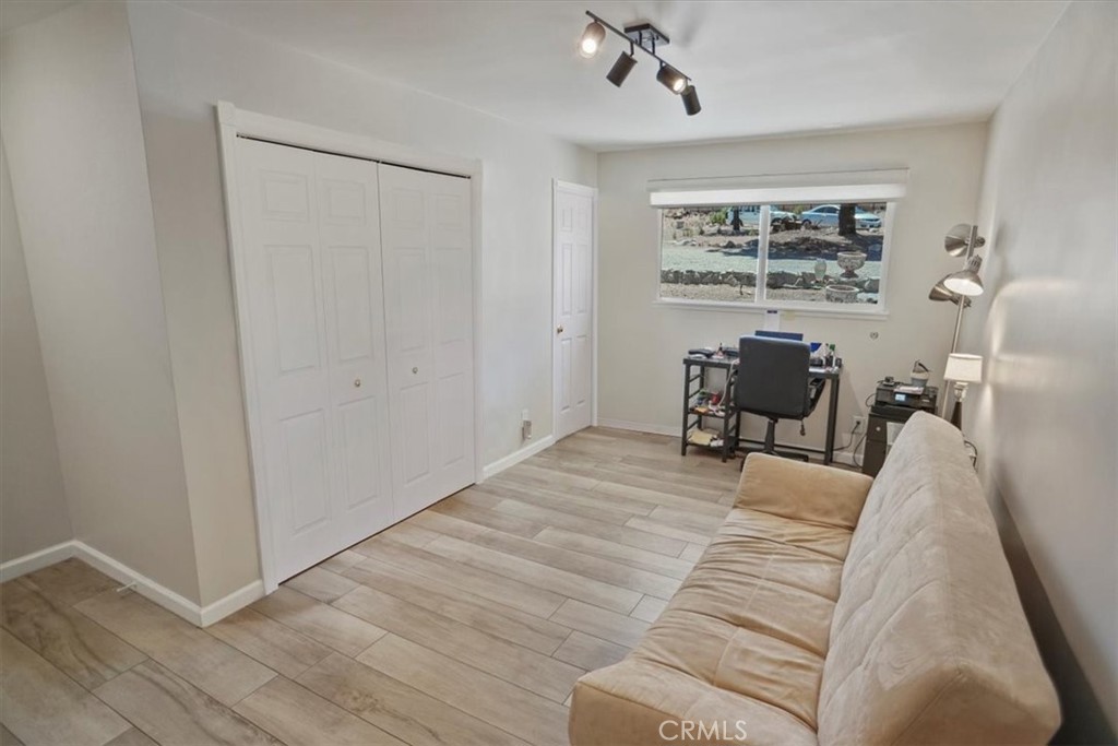 27811 Jubilee Run Road Pearblossom, CA 93553 - Photo 16 of 27 a living room with furniture